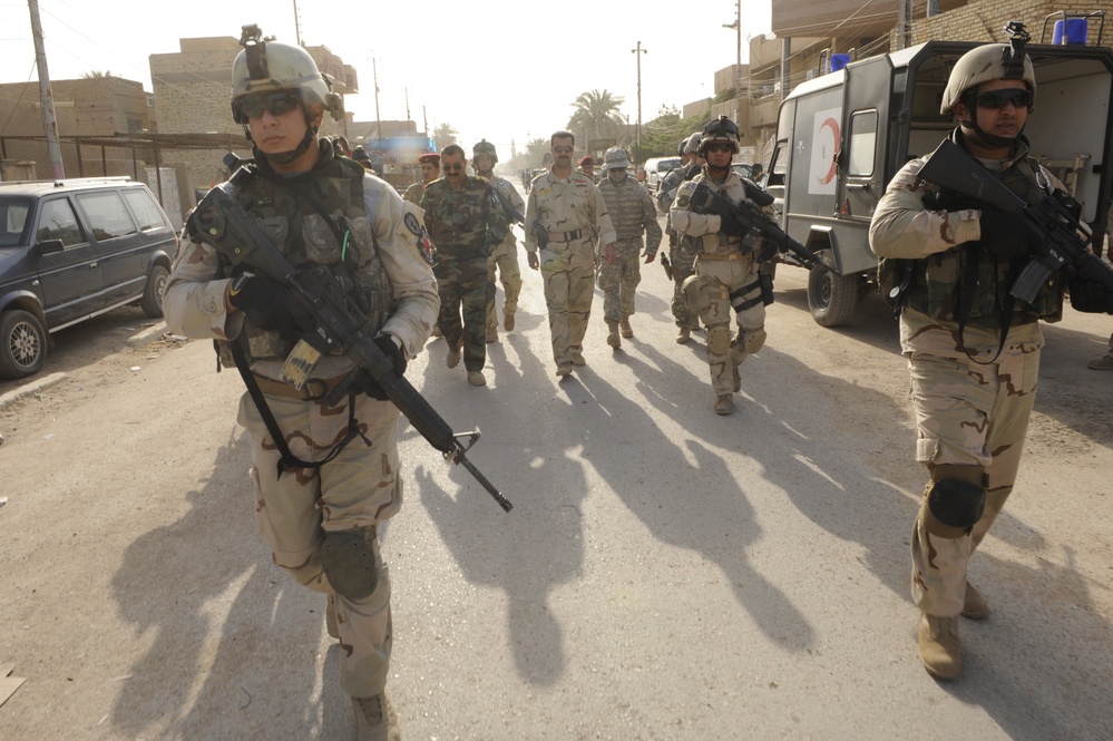 Military Transition Team helps Iraqi Soldiers