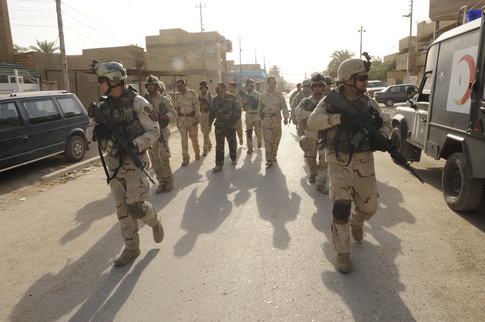 Military Transition Team helps Iraqi Soldiers