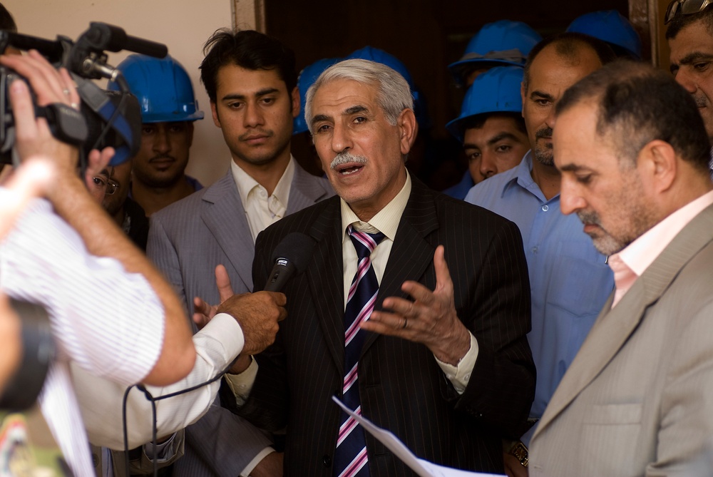 Basra Governor visits sewer treatment plant