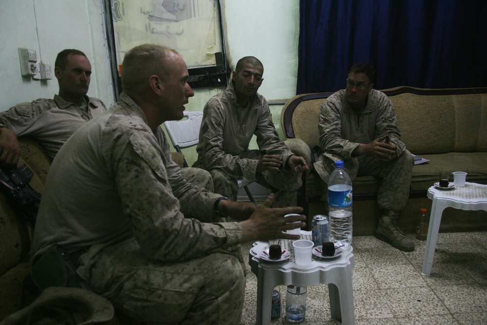 U.S., Iraqi officers discuss security