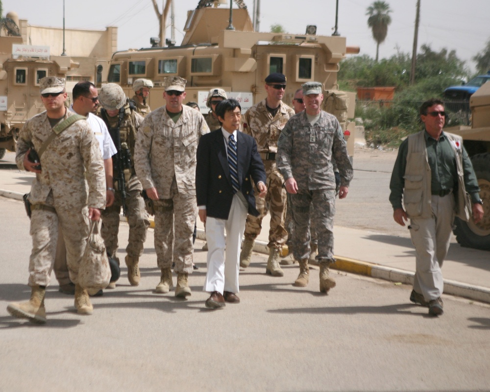 Japanese Ambassador to Iraq tours hospital