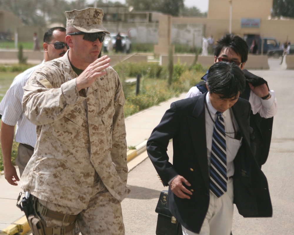 Japanese Ambassador to Iraq tours hospital