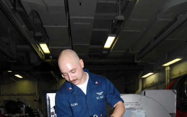 Super Hornet maintenance