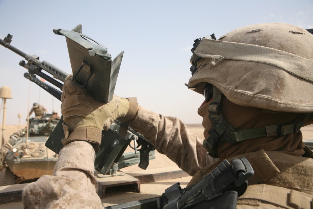 3rd Light Armored Reconnaissance Battalion Marines conduct Nineveh province patrol