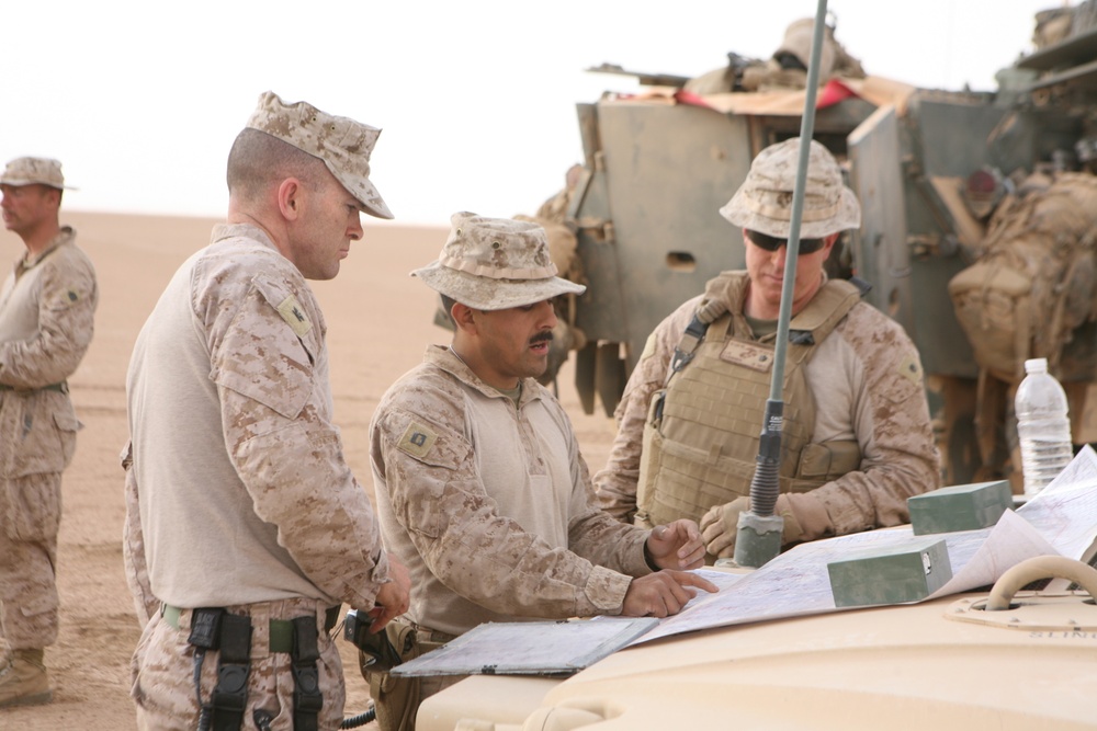 3rd Light Armored Reconnaissance Battalion Marines conduct Nineveh province patrol