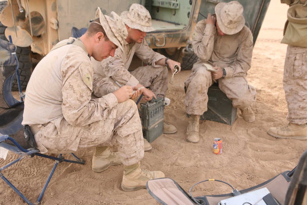 3rd Light Armored Reconnaissance Battalion Marines conduct Nineveh province patrol