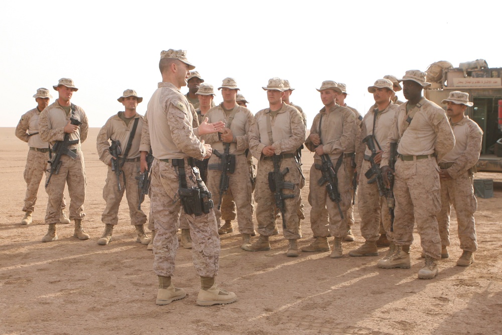 3rd Light Armored Reconnaissance Battalion Marines conduct Nineveh province patrol