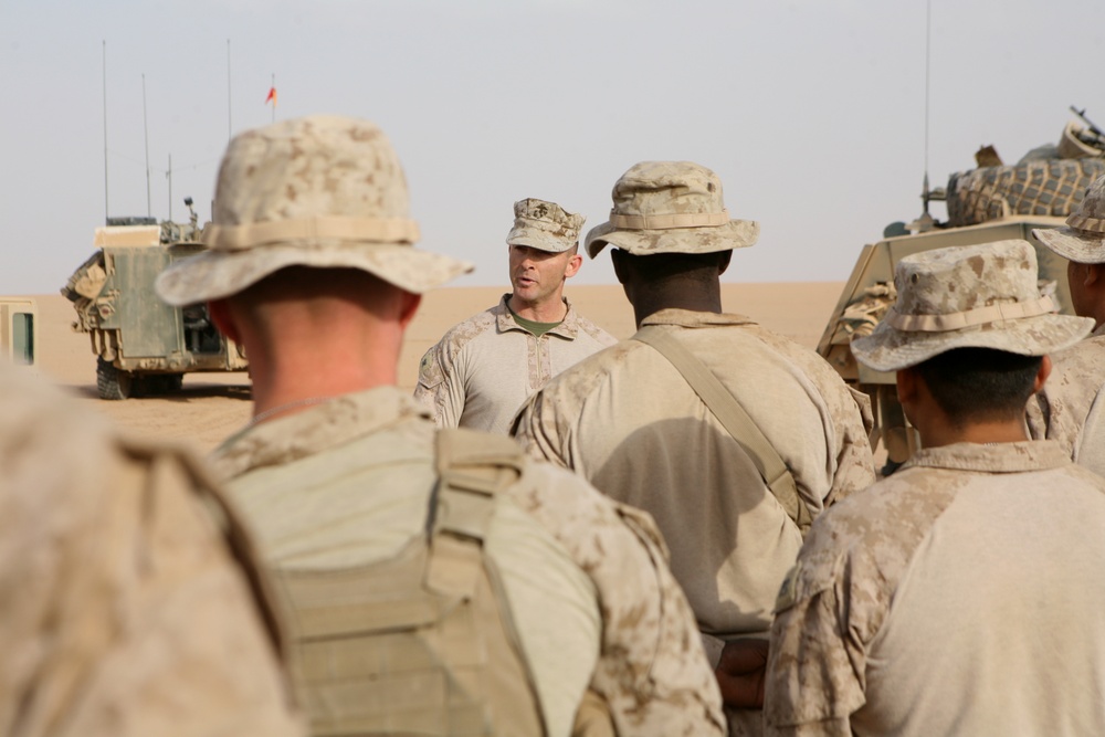 3rd Light Armored Reconnaissance Battalion Marines conduct Nineveh province patrol