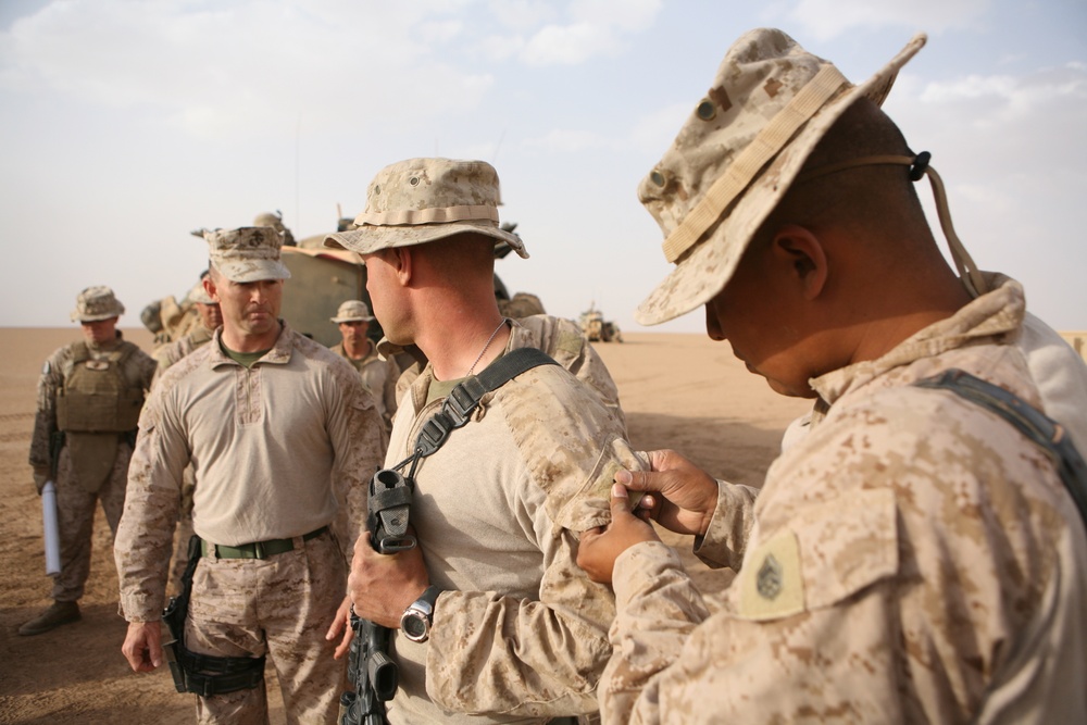 3rd Light Armored Reconnaissance Battalion Marines conduct Nineveh province patrol