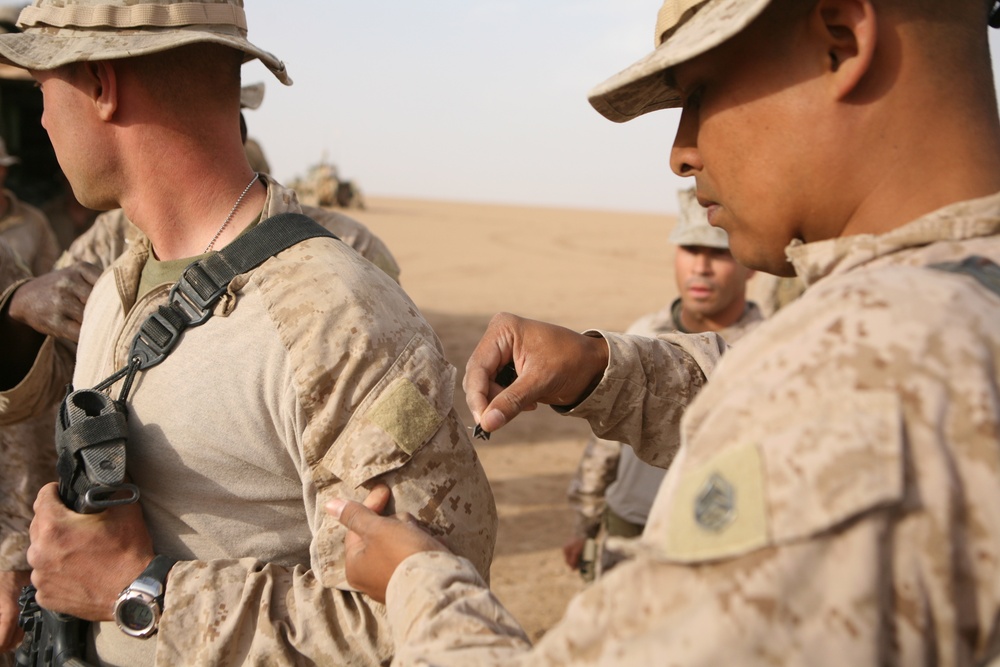 3rd Light Armored Reconnaissance Battalion Marines conduct Nineveh province patrol