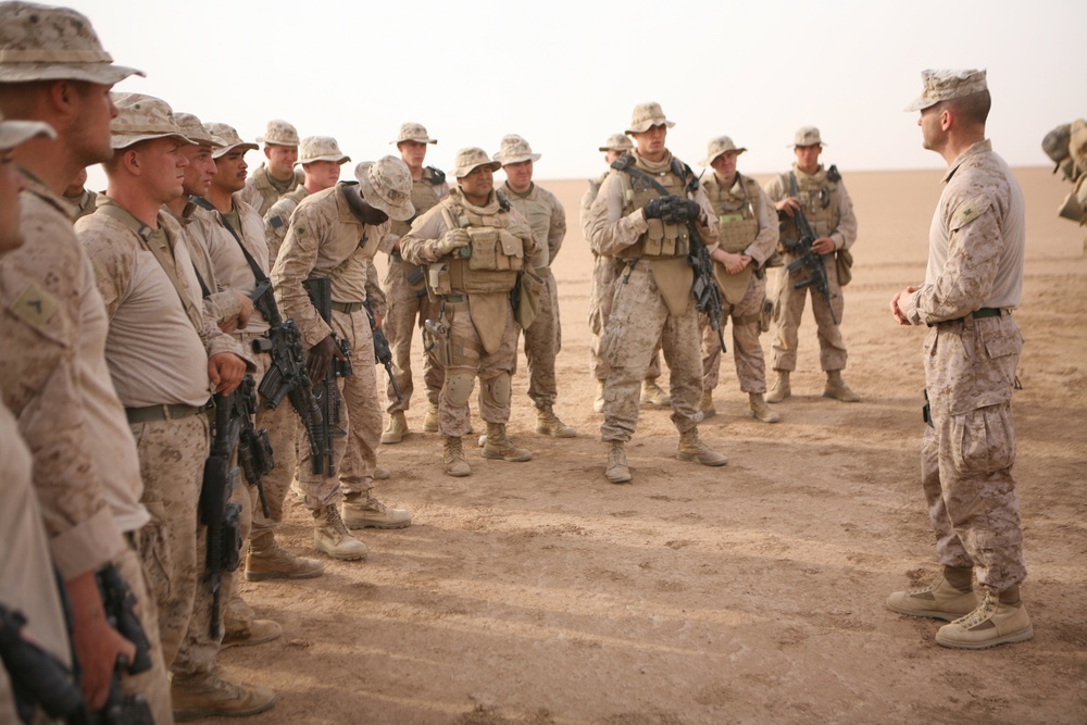 3rd Light Armored Reconnaissance Battalion Marines conduct Nineveh province patrol