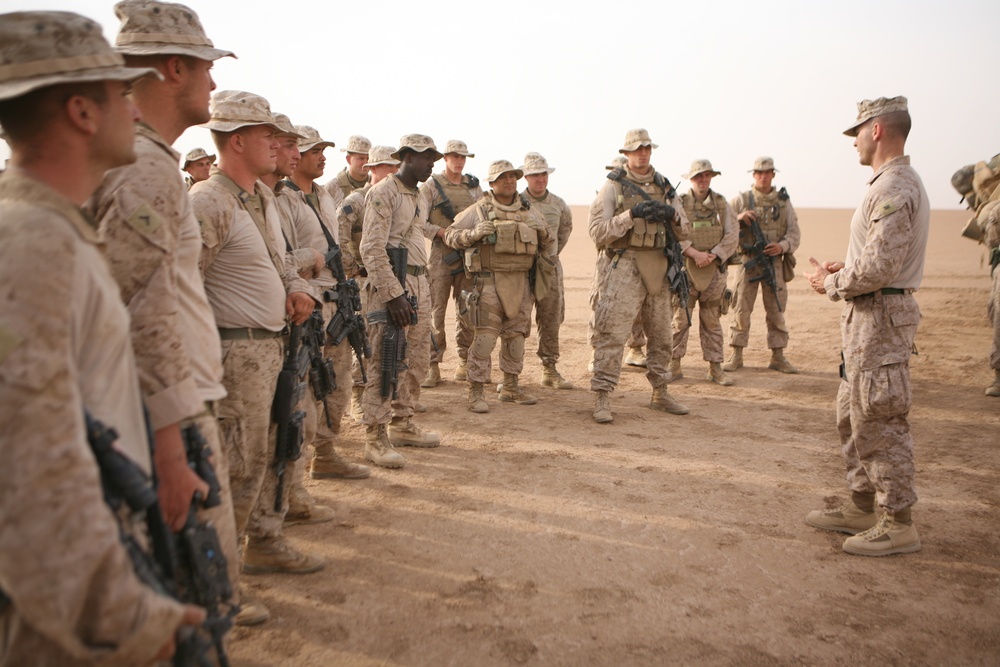 3rd Light Armored Reconnaissance Battalion Marines Conduct Nineveh Province Patrol