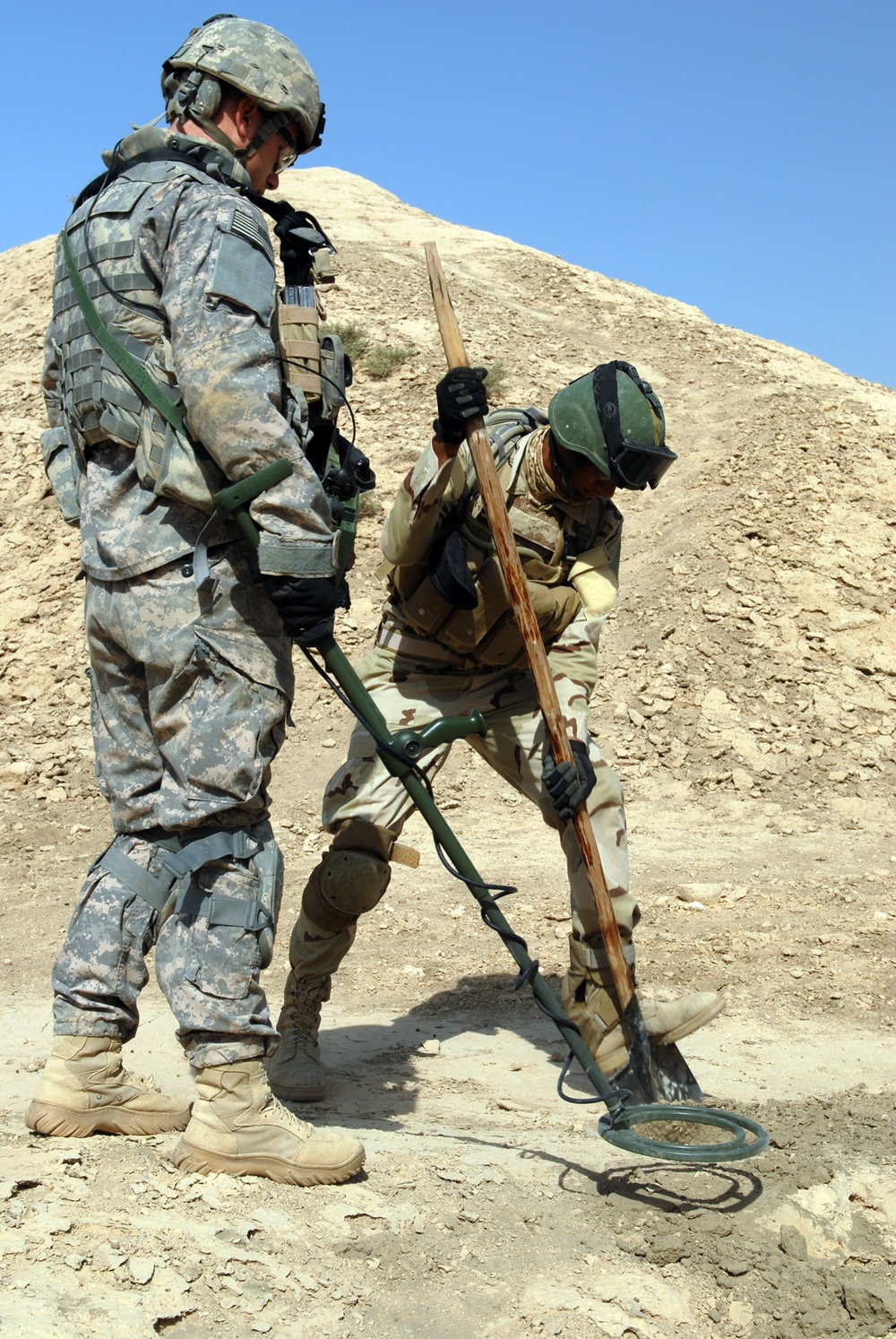 Dagger Soldiers, Iraqi Army search sand, swamp for weapons