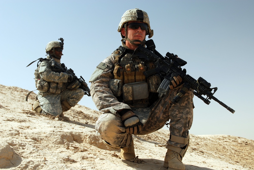 Dagger Soldiers, Iraqi Army search sand, swamp for weapons