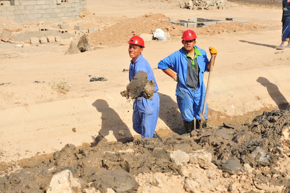 Soldiers inspect Kirkuk landfills