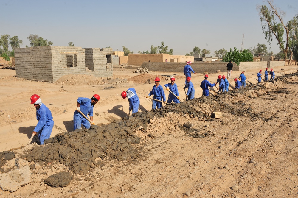 Soldiers inspect Kirkuk landfills