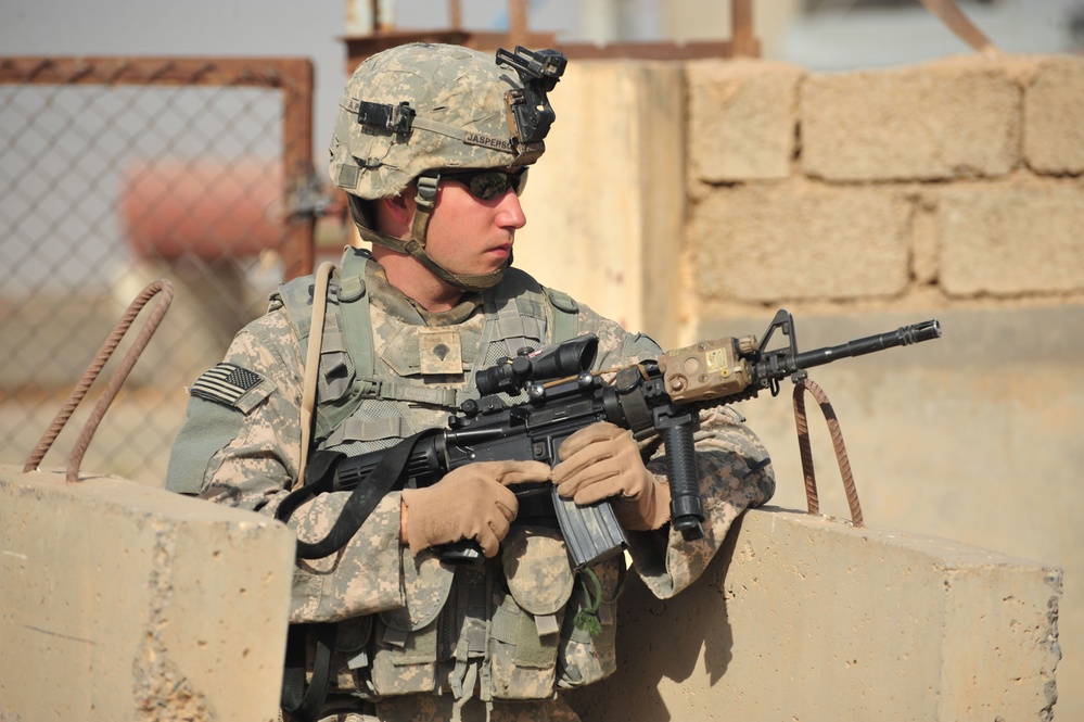 Soldiers inspect Kirkuk landfills