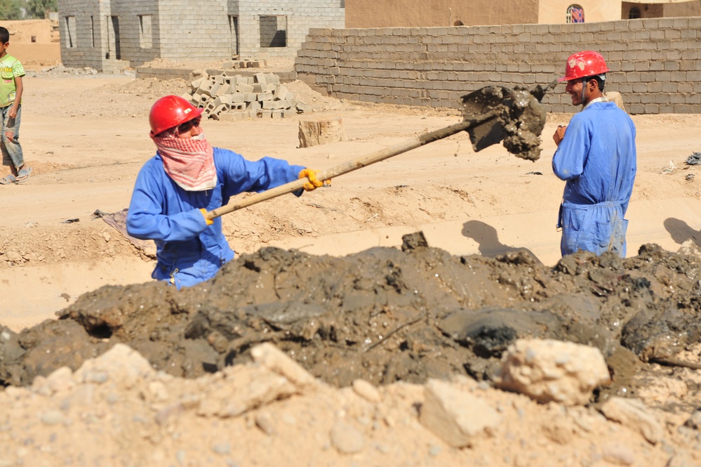 Soldiers inspect Kirkuk landfills