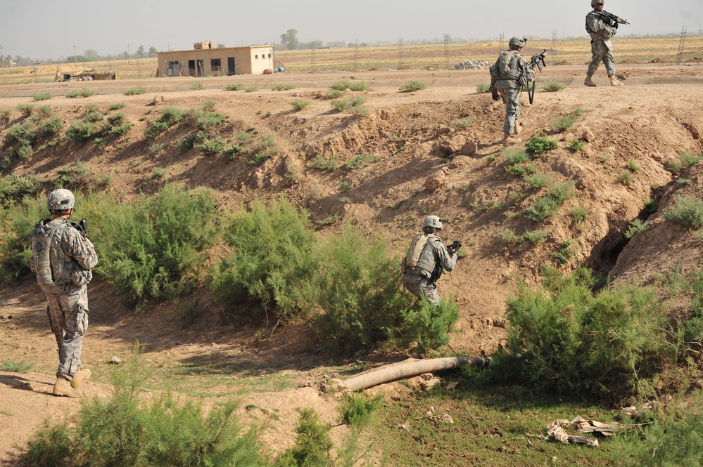 Soldiers inspect Kirkuk landfills