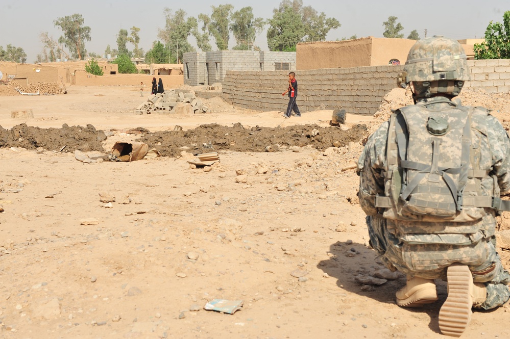 Soldiers inspect Kirkuk landfills