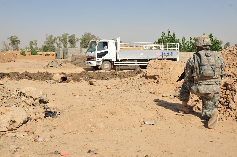 Soldiers inspect Kirkuk landfills