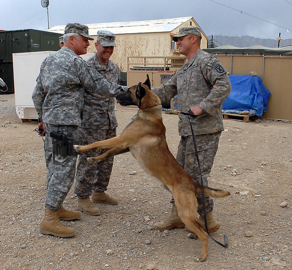 Counter improvised explosive device leader visits Forward Operating Base Altimur