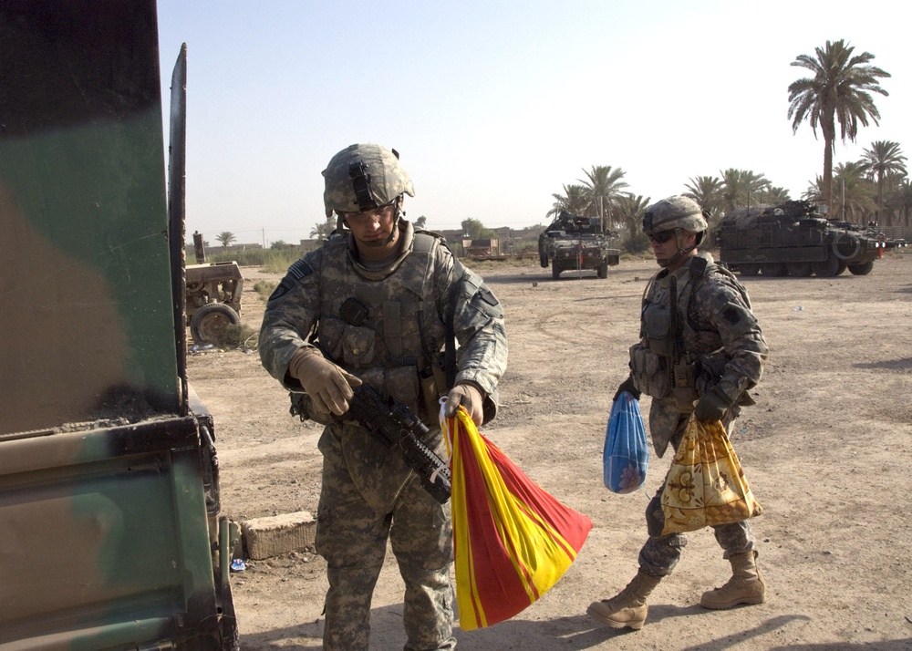 Pennsylvania National Guard Soldiers deliver food to Abu Ghraib orphanage