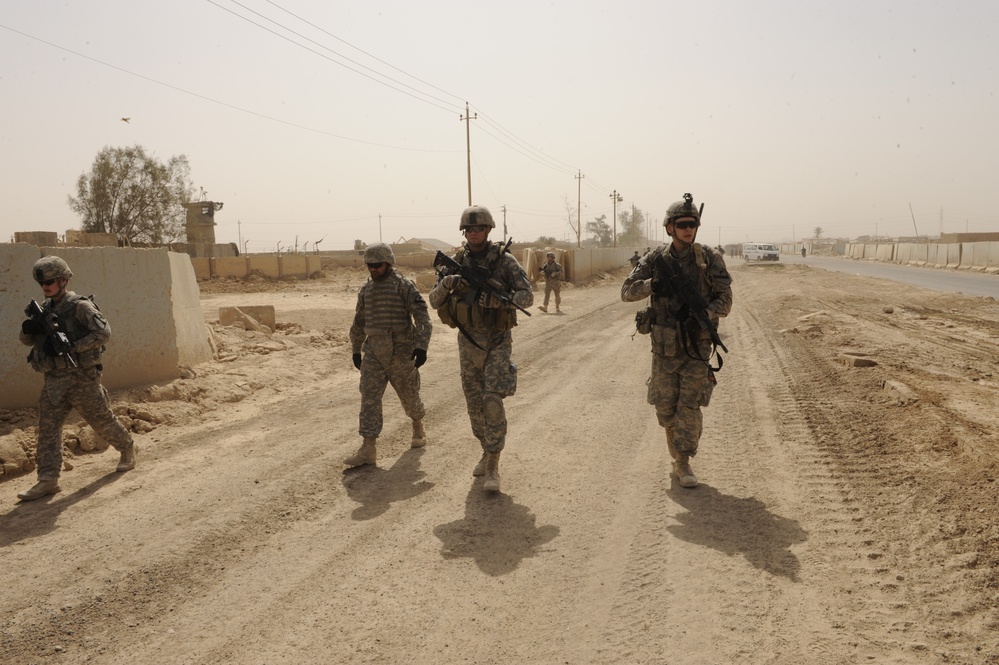 Soldiers Visit Site of New Joint Security Center