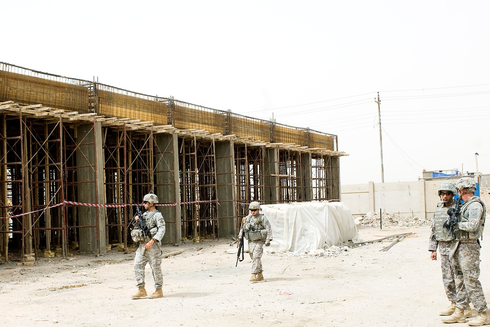 Soldiers Visit Future of Basra Vocational Technology School