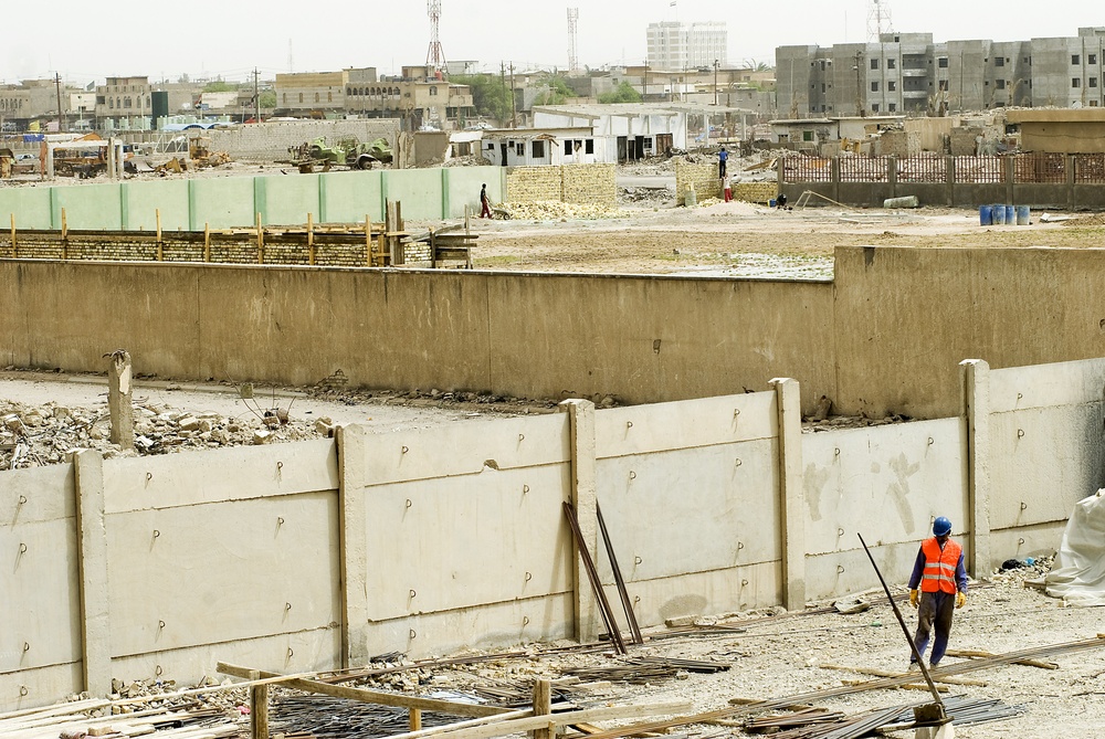 Soldiers Visit Future of Basra Vocational Technology School