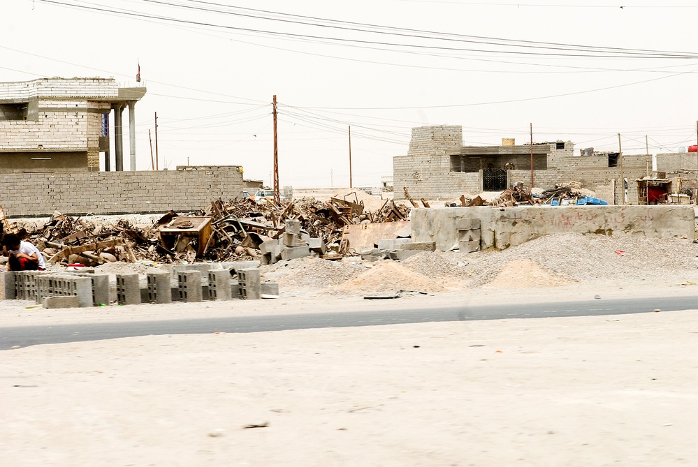 Soldiers Visit Future of Basra Vocational Technology School