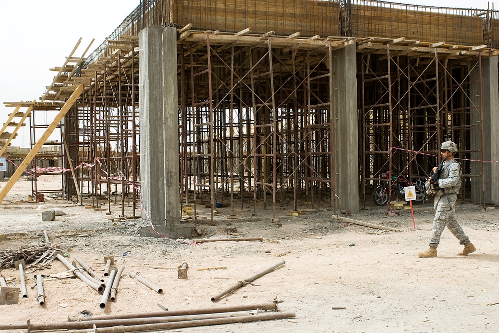 Soldiers Visit Future of Basra Vocational Technology School