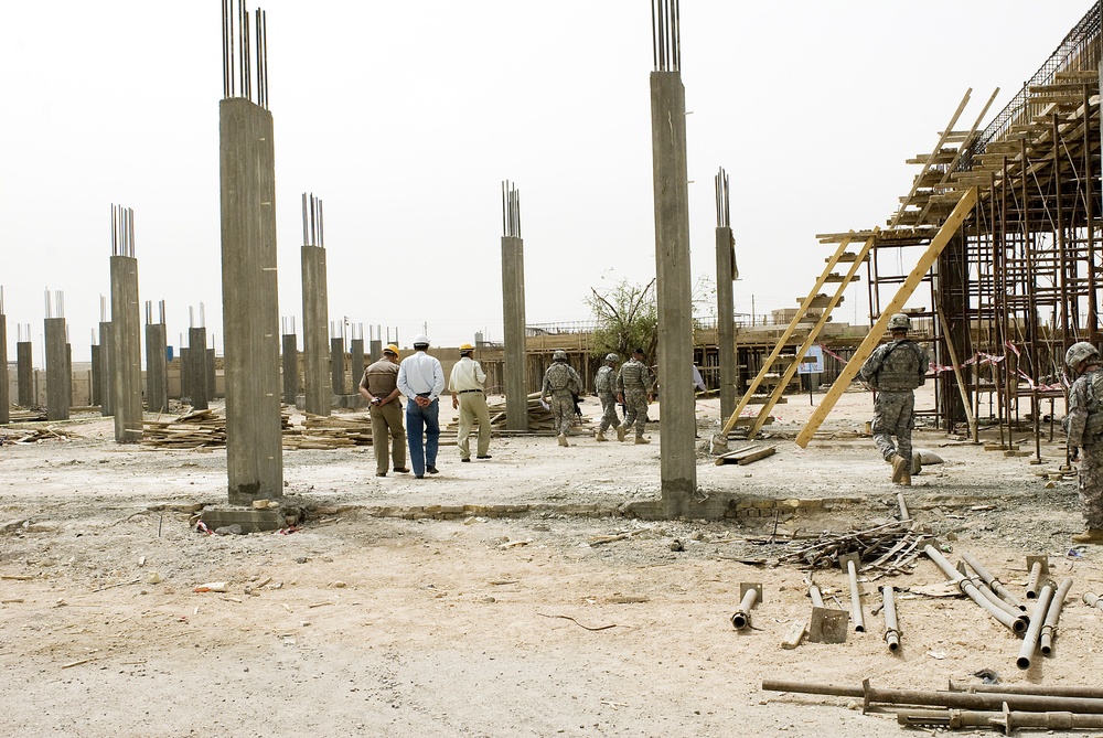 Soldiers Visit Future of Basra Vocational Technology School