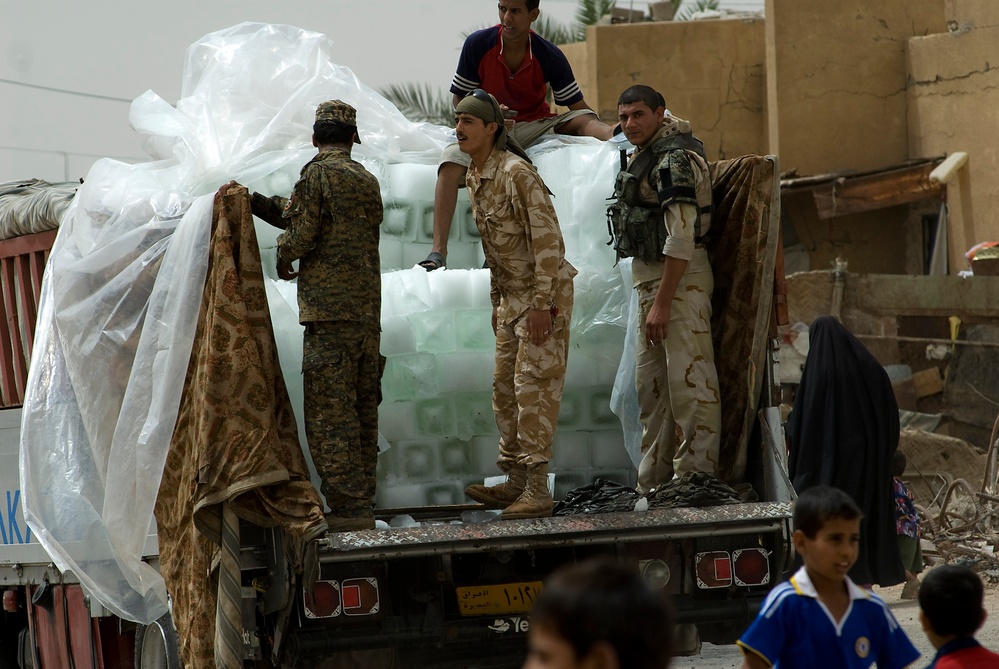 Soldiers Visit Future of Basra Vocational Technology School