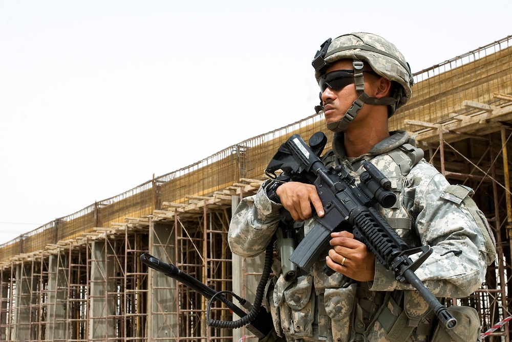 Soldiers Visit Future of Basra Vocational Technology School