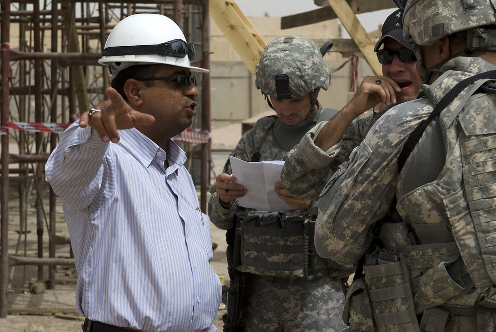 Soldiers Visit Future of Basra Vocational Technology School