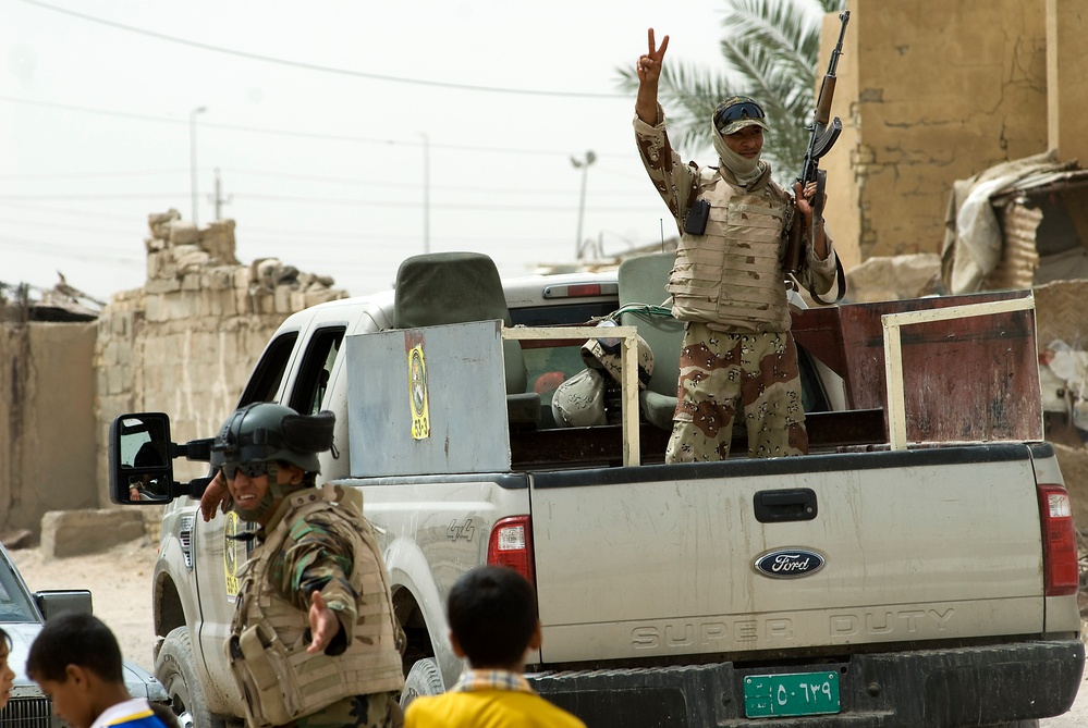 Soldiers Visit Future of Basra Vocational Technology School