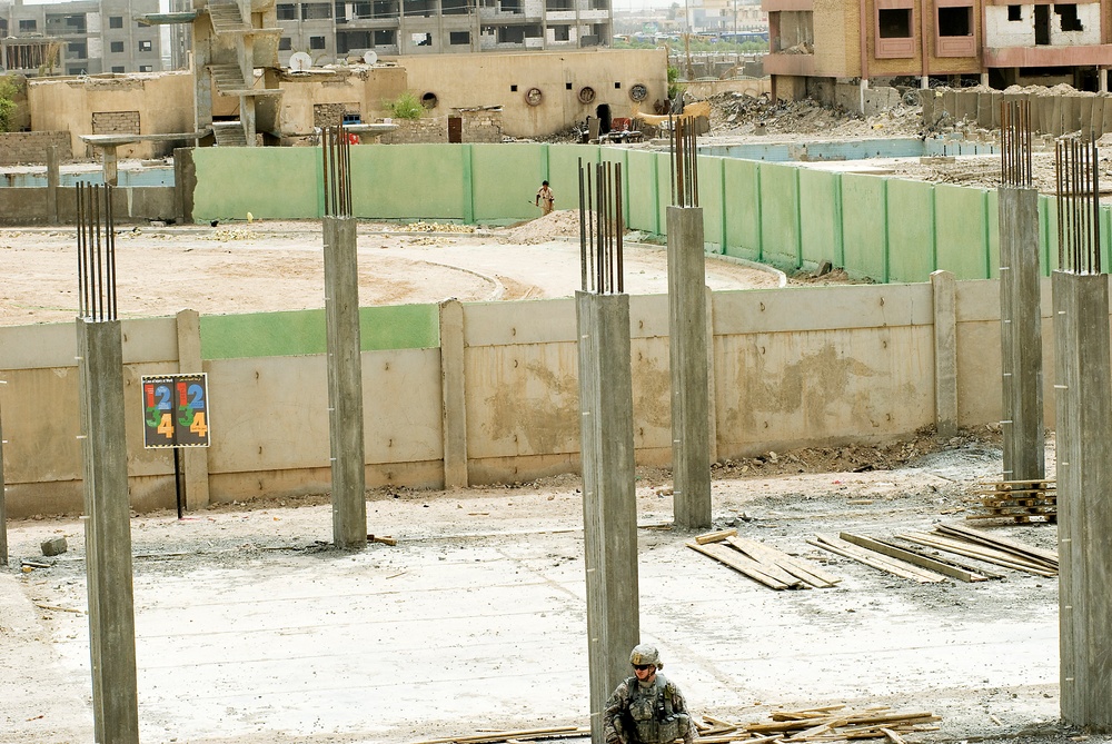 Soldiers Visit Future of Basra Vocational Technology School
