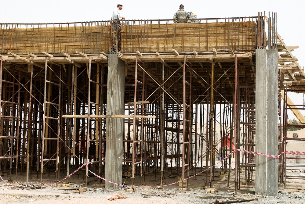Soldiers Visit Future of Basra Vocational Technology School