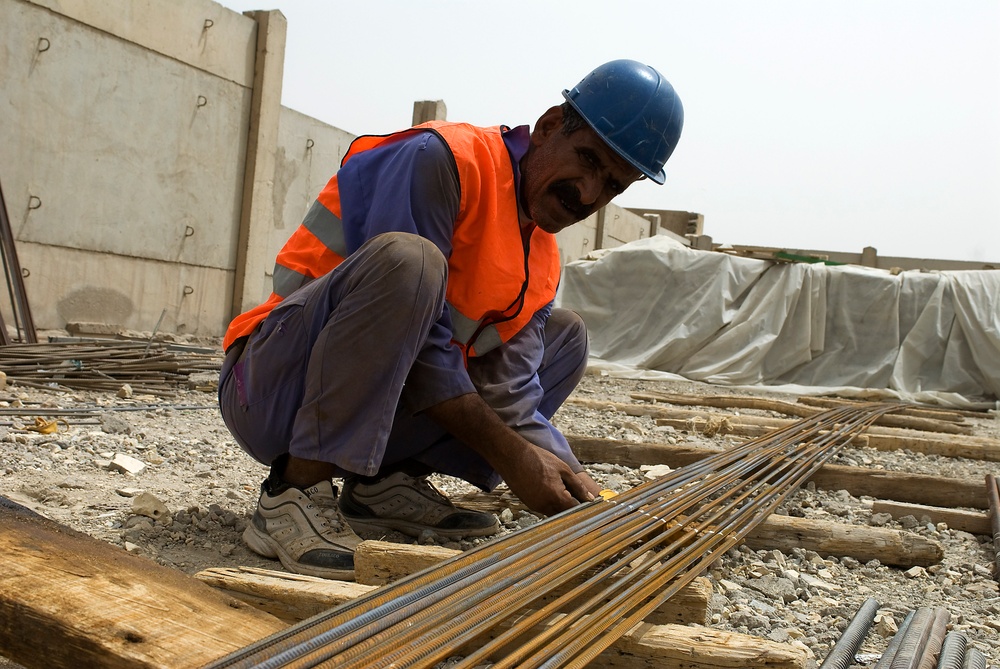 Soldiers Visit Future of Basra Vocational Technology School
