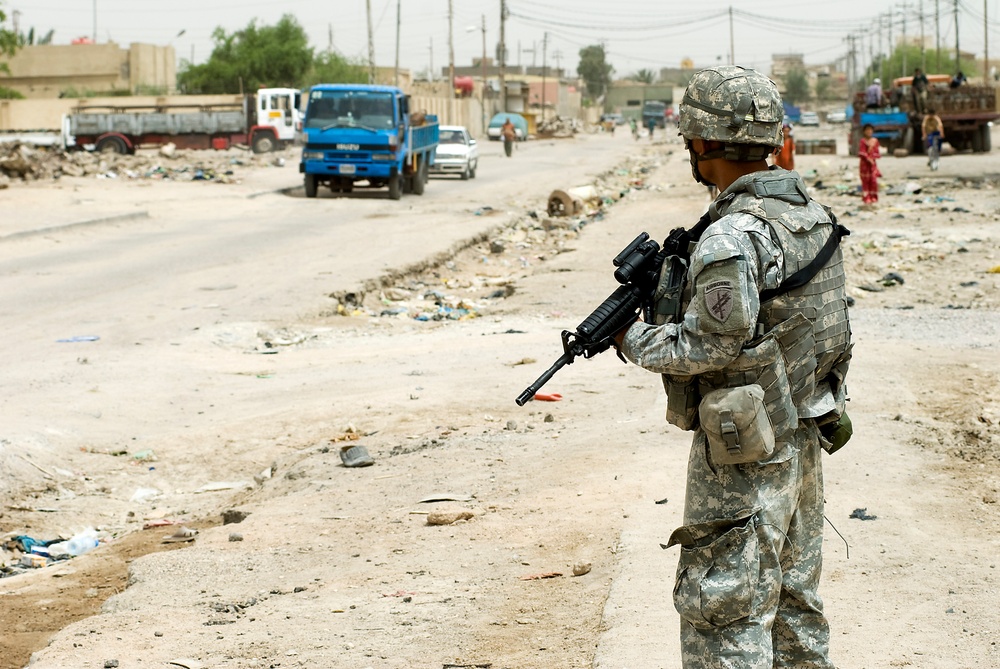 Soldiers Visit Future of Basra Vocational Technology School