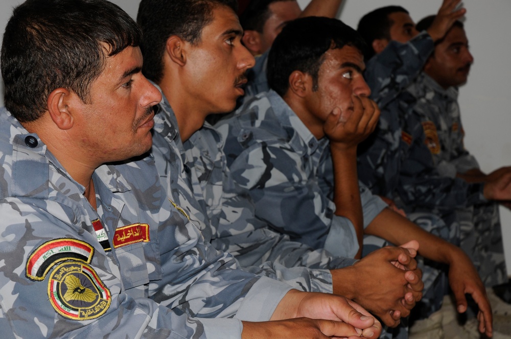 U.S. Soldiers Train Iraqis on Vehicle and Personnel Searches