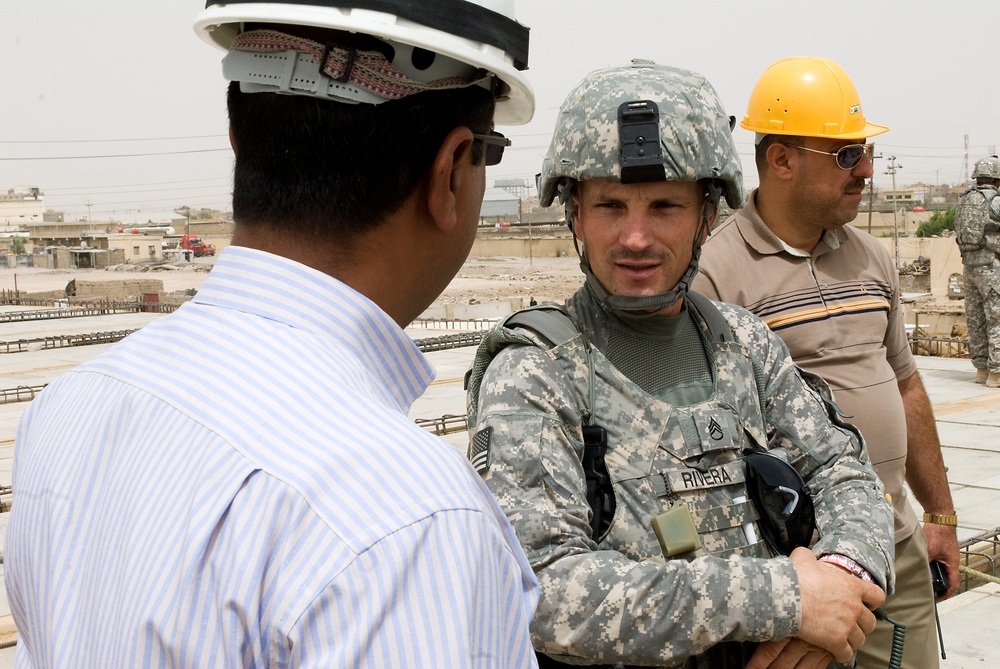 Soldiers Visit Future of Basra Vocational Technology School