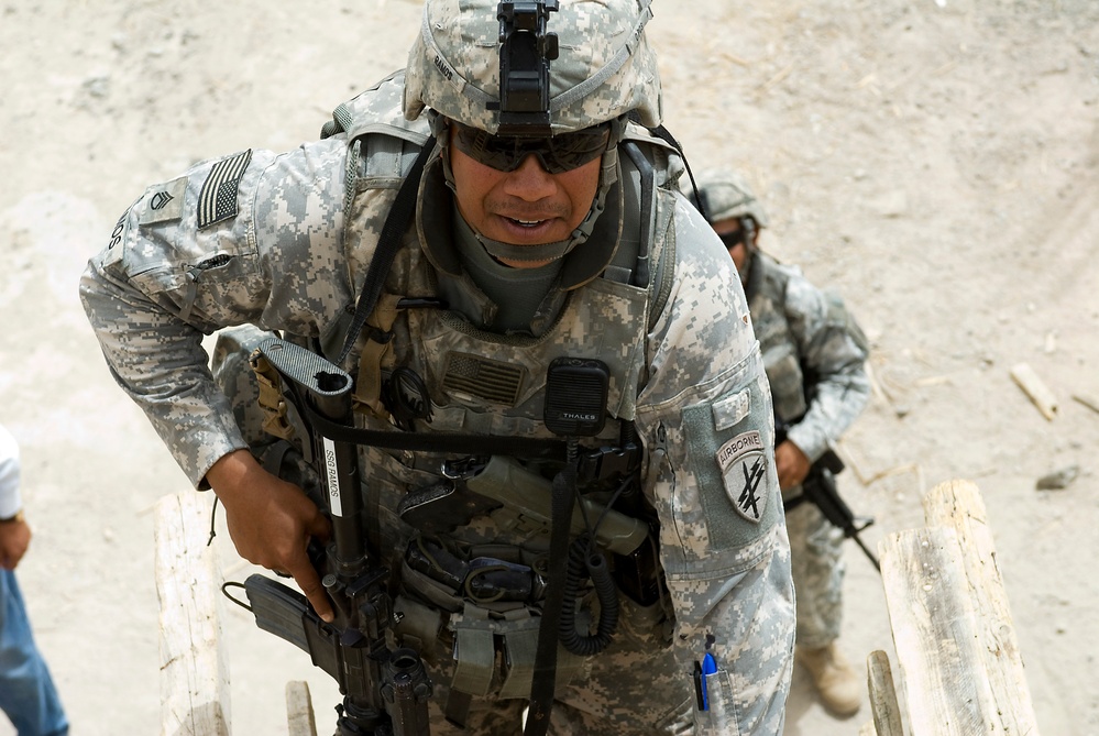 Soldiers Visit Future of Basra Vocational Technology School