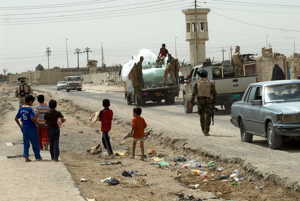 Soldiers Visit Future of Basra Vocational Technology School