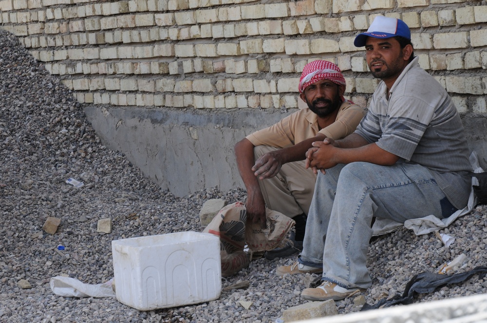 Iraqi Construction Workers Make Progress on Basra Talent School