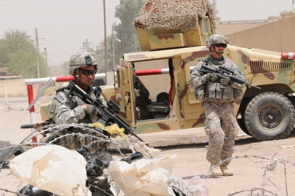 Iraqi Construction Workers Make Progress on Basra Talent School