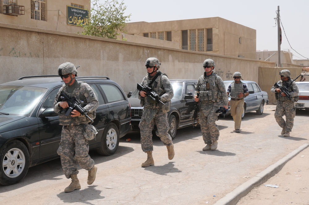 Iraqi Construction Workers Make Progress on Basra Talent School