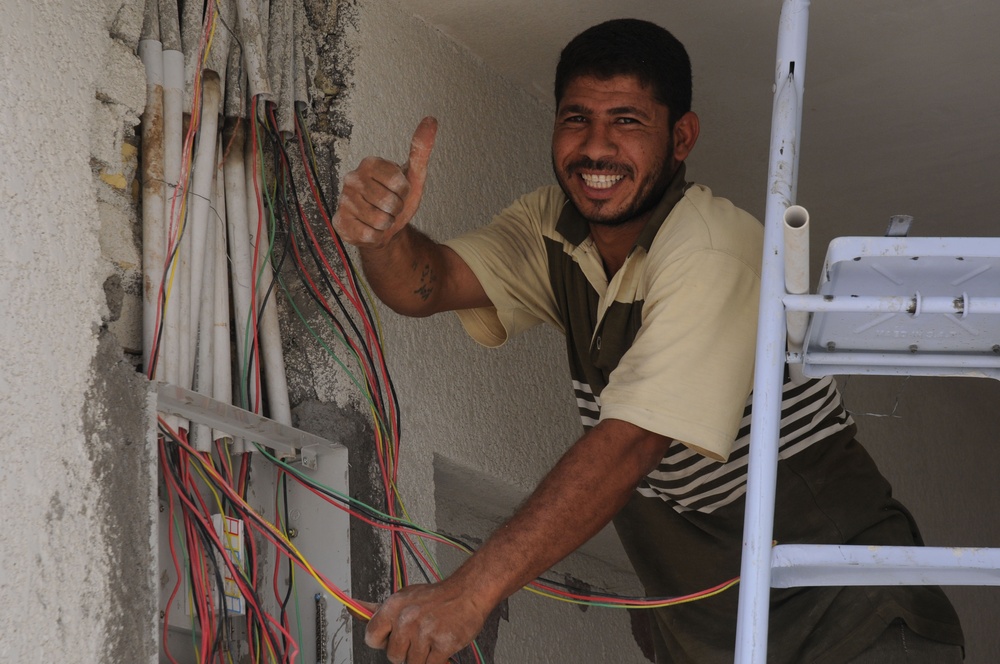 Iraqi Construction Workers Make Progress on Basra Talent School