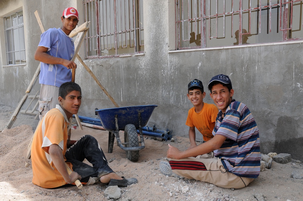 Iraqi Construction Workers Make Progress on Basra Talent School